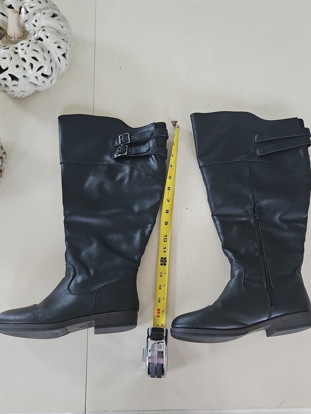 Classic Black Knee-High Women's Leather Look Boots - Unbranded